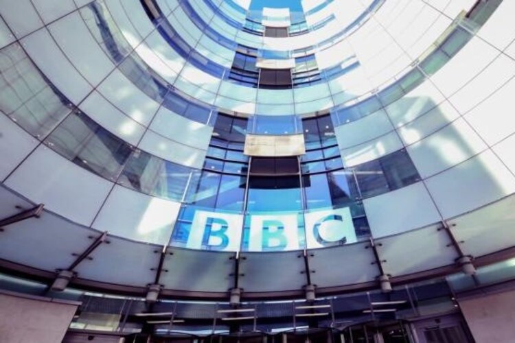 BBC ยืนหยัดในการตัดสินใจยกเลิกผลการแข่งขันฟุตบอลในรายการ Radio 5 Live